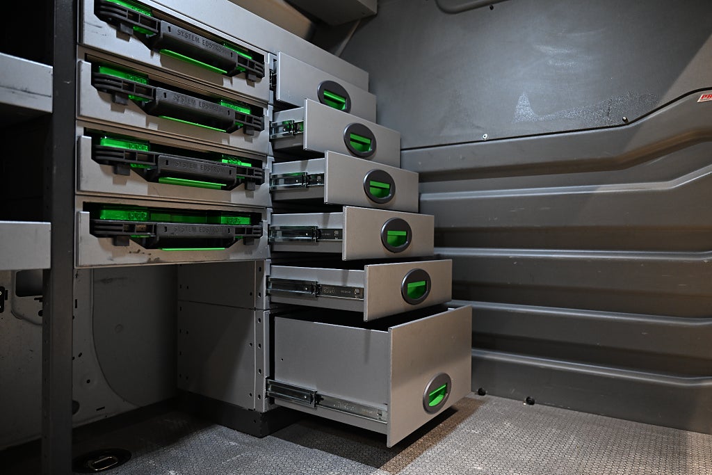 044892c4 694a 79fb c1f8 0000533e85e7.jpg