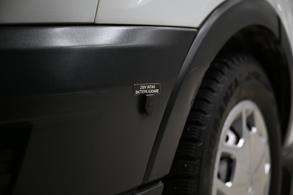 de94bf8c 32a6 9fca a3c0 0000c8048194.jpg