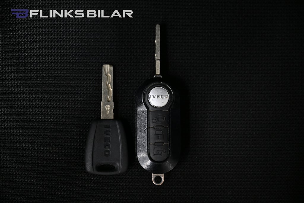 ea51679e 8233 d34f bf4d 0000eae35e5e.jpg