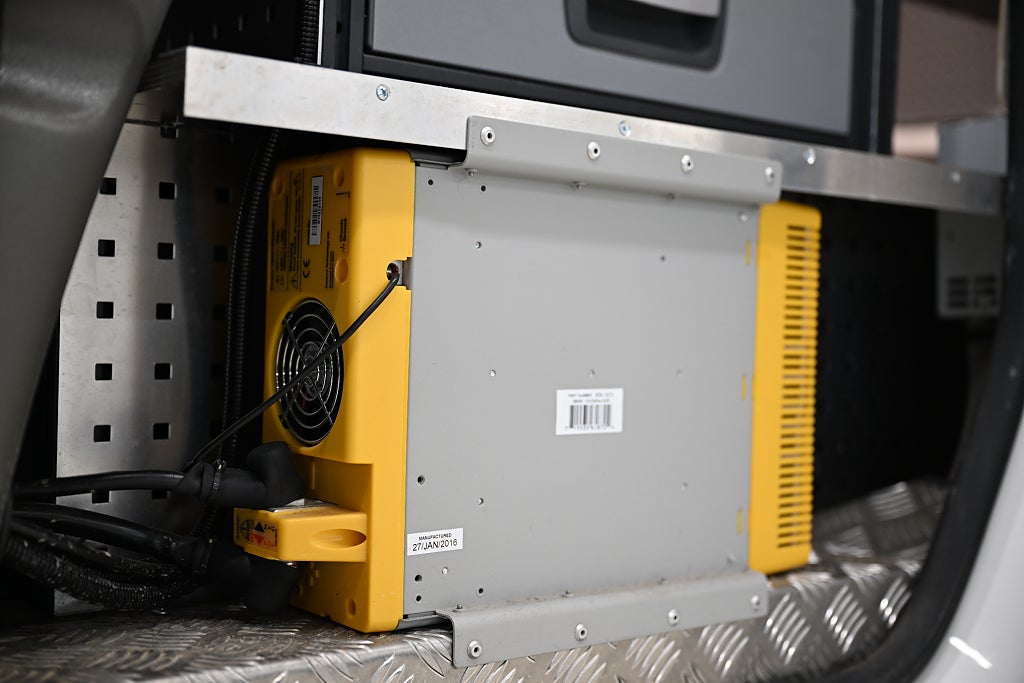 eb98ffd6 5603 7d2d 2405 000087426df7.jpg